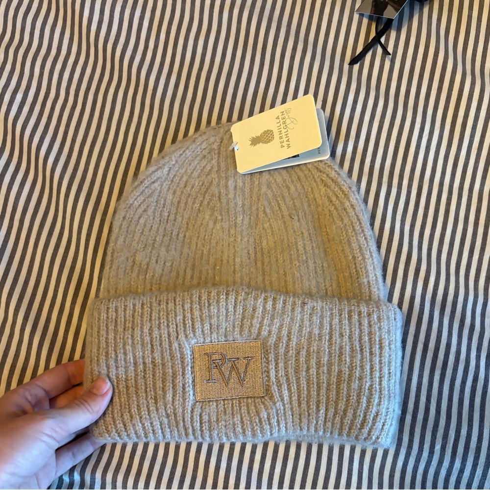 NWT Pernilla Wahlgren light grey winter hat